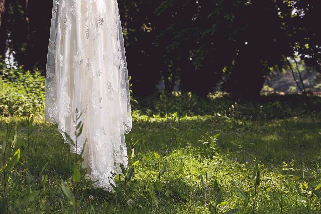 A Classical Elegance with a Woodland Twist styled shoot at Penton Park
Images <a href="/Katie_Mortimore/">Katie Mortimore</a> Styling  <a href="/BespokeEvents_1/">Bespoke Events Hire</a>  
bit.ly/2LN3jLD Dress <a href="/ellisbridals/">Ellis Bridals</a> at @SassGraceBridal