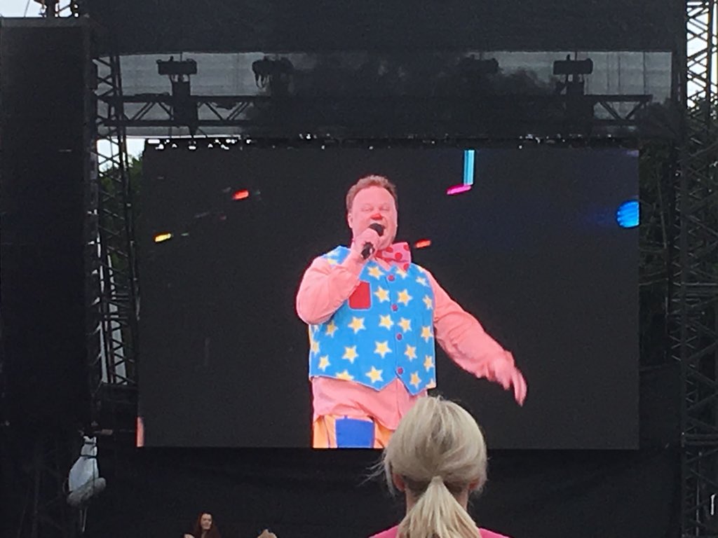jonathanjplatt's tweet photo. Just watched the superstar that is Justin “Mr Tumble” Fletcher on stage at #cbbclive #CBBCSummerSocial Don’t know who enjoyed him more Charlotte or me. @CBeebiesHQ #MrTumble #justinfletcher https://t.co/kEv4rN1sBa