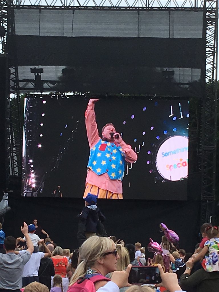 jonathanjplatt's tweet photo. Just watched the superstar that is Justin “Mr Tumble” Fletcher on stage at #cbbclive #CBBCSummerSocial Don’t know who enjoyed him more Charlotte or me. @CBeebiesHQ #MrTumble #justinfletcher https://t.co/kEv4rN1sBa