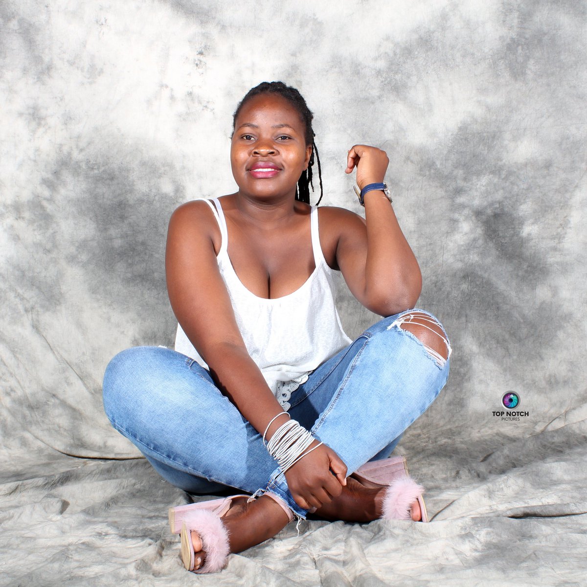 Anzaniephotogra's tweet photo. Topnotch Pictures shoots Ntombi

#topnotch #vendafollowtrain #topnotchstudios #limpopo #venda #tshakhuma #dzananwa #nycmodel #lmodel #fashionstyle #fashionista #fashionblog #fashion #fashions #instafashion #instagramanet #insta https://t.co/1KoUFOojCg https://t.co/W98jWwxiO8