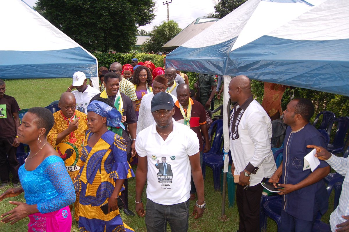 Kanu4governor's tweet photo. happening life at Oguta, the arrival Prince Daniel Kanu to the rousing welcome by the beautiful people of Oguta. Cheering, singing and praises rent the air #riseup2019 tour #APGAHQ #nkeabunkeanyi @otowngist #danielkanu https://t.co/YKDOL4kiUM