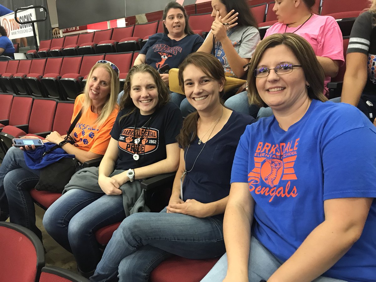 uk112679's tweet photo. Letโs kick off a fantastic year! #cmcssconvo #bestschooldistrict #barksdale4throcks https://t.co/oidCzm0rON