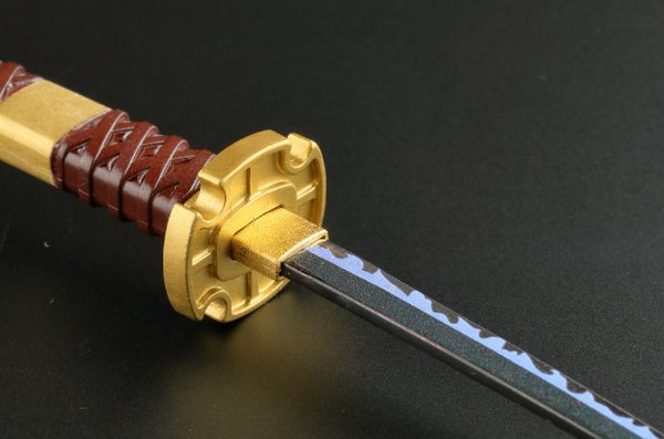 ライブドアニュース かっこよすぎ One Piece ゾロとローの愛刀 職人が刃付けしたペーパーナイフに T Co Myembtwekk ゾロの 和道一文字 三代鬼徹 秋水 と ローの 鬼哭 を再現 10日より発売開始です