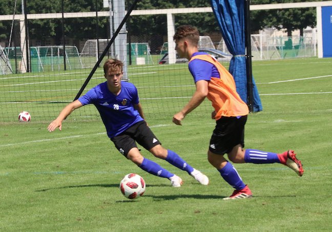 wirseb's tweet photo. Angefangen beim #FCGelterkinden heute in der U21 des @FCBasel1893: Für Yves Jankowski beginnt morgen die erste Saison als «Nicht-Amateur» #promotionleague #portrait @Volksstimme_CH https://t.co/favY7owQ5B https://t.co/3AljXPFPqn