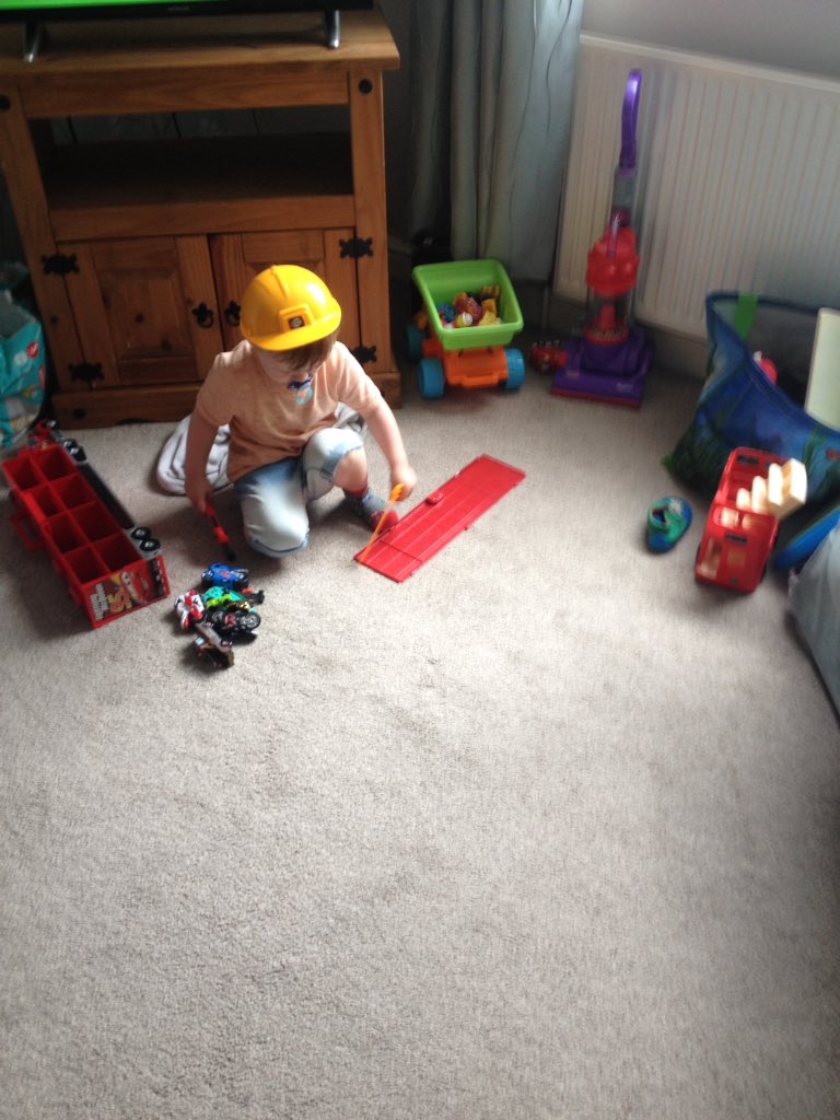 duanebeckett1's tweet photo. Just asked me where his hat is cos he's goin to work😂😂😂#cutefuck https://t.co/ewYiuYuD2C