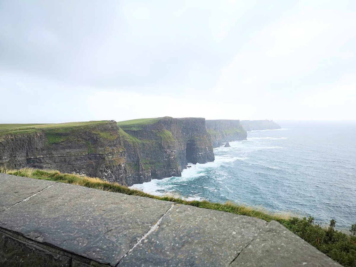 ShAhIr_One's tweet photo. Cliffs Of Moher: Tempat yang paling famous dengan pelancong dari seluruh negara datang ke sini, dengan angin yang kuat dan lagi sejok, lagi bagus bawa family datang ke tempat ini untuk foto  buat kenangan...
#Travelling2018
#Anokperantau
#Anokkelantan
#Malaysiaku
#Ireland🇮🇪 https://t.co/4tmpTdDBFM