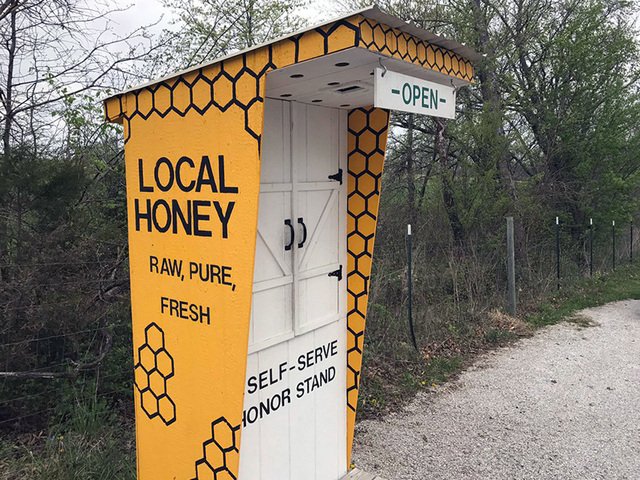 cityofLS's tweet image. It can't get any sweeter than this. Lee's Summit Beekeeper is opening second honor stand due to popularity and that has created a buzz around the metro! ow.ly/2BSx30lfJps