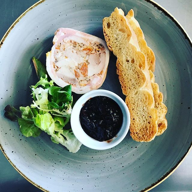 ratales's tweet image. For flavour, you can’t beat a decent terrine #pork #chorizo #flavourfirst ift.tt/2vkKSnB