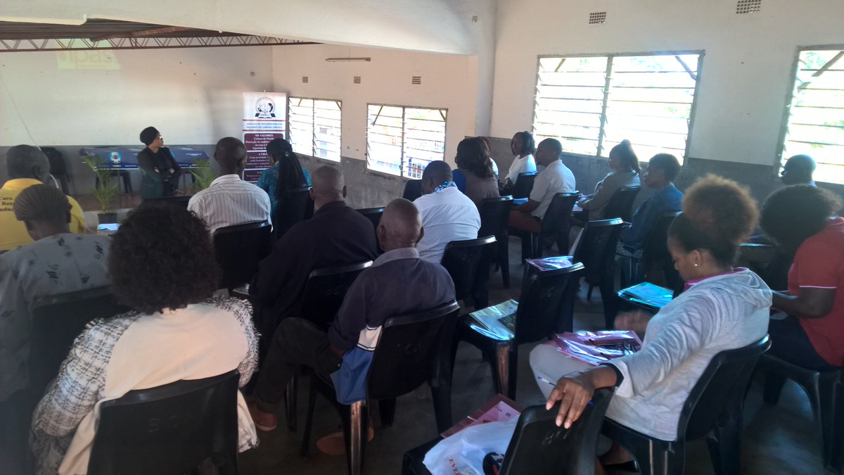 ammcjmoz's tweet photo. @ammcjmoz during an awareness campaign about the abortion law in the outskirts of Maputo city (Boane). The law is a new #srhr issue for many people.
Plus, @ammcjmoz at the network meeting discussing the upcoming awareness campaign and the communication strategy.  @amplifyfund https://t.co/21gm0V7Pfn