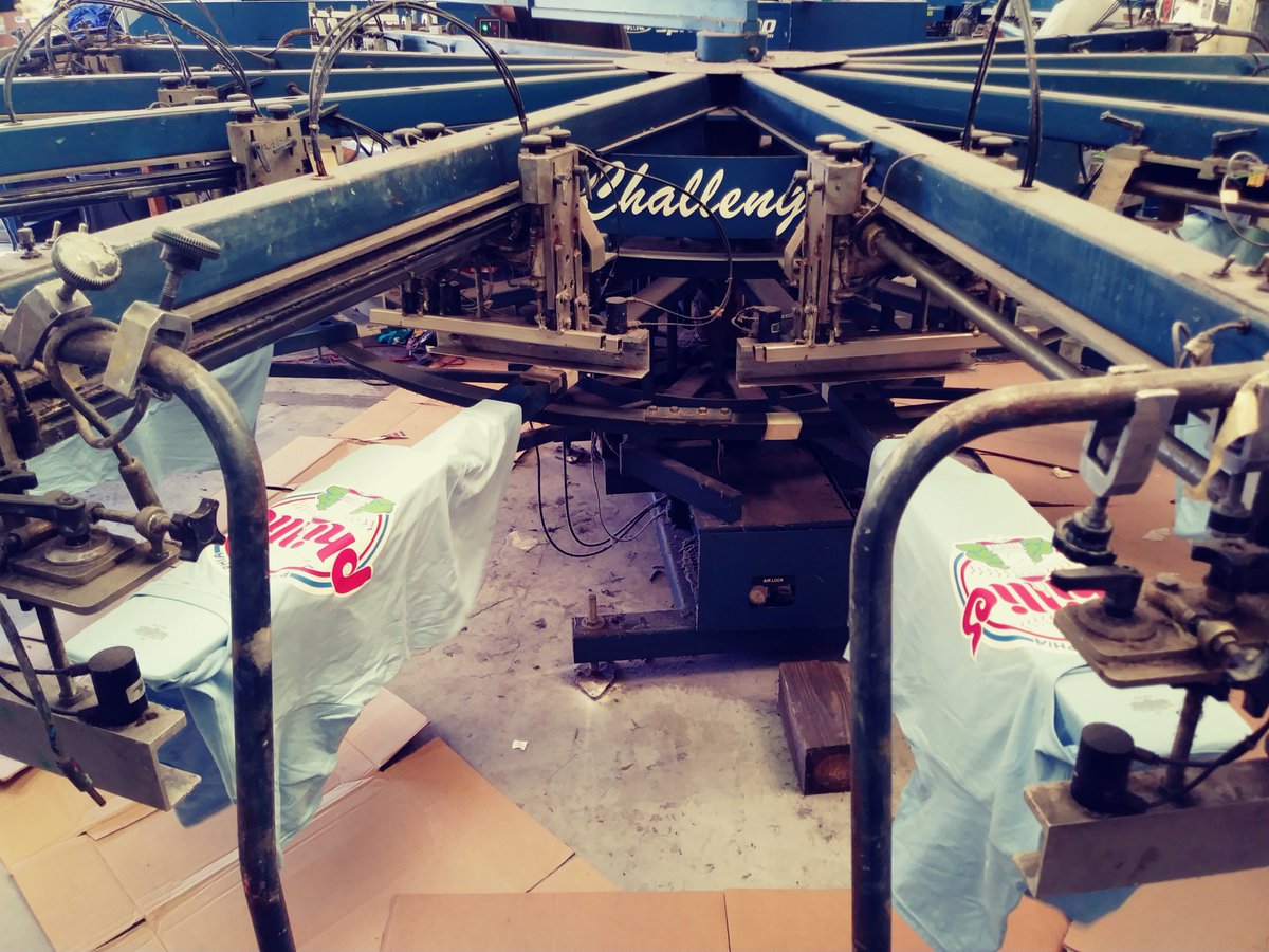 VividImagesUSA's tweet image. ⚾️@MLB @Phillies @Fanatics  Fresh of the Press for Philadelphia Phillies! #proudprintpartner #PlayBall #PhilliePhanatic #takemeouttotheballgame #throwback #itsbeen10years #MissYouRollins⚾️