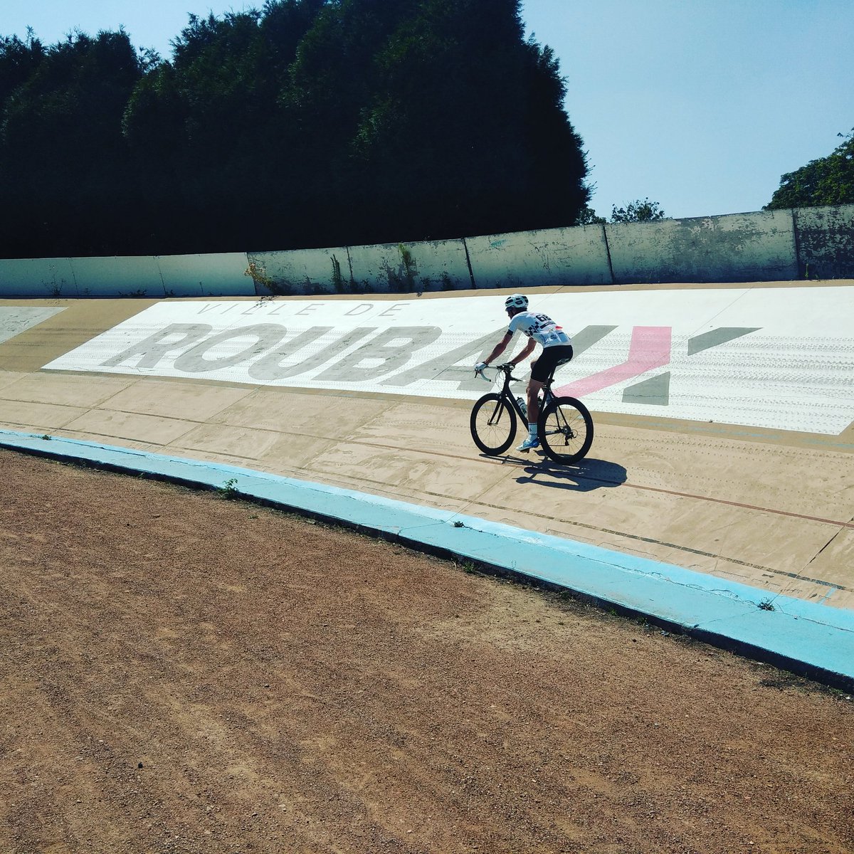 TourdeWill's tweet photo. Tour de will gets to Roubaix ! https://t.co/w5ReSh8fL2
