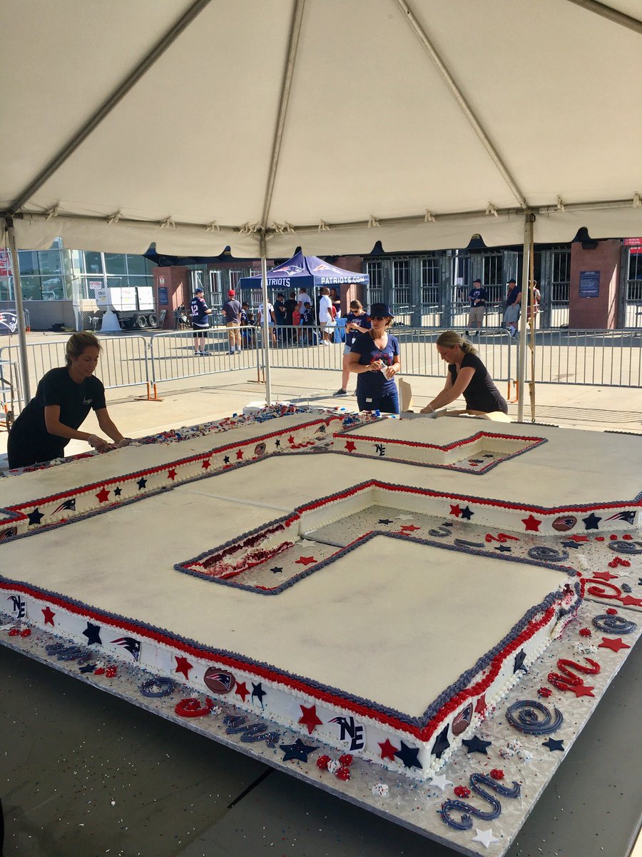 Dan Roche On Twitter Statler And Waldorf Give You The Best Coverage Possible Because They Dig A Little Deeper Than Most Ingesting Every Morsel That Includes Tom Brady S 41st Birthday Cake Patriots