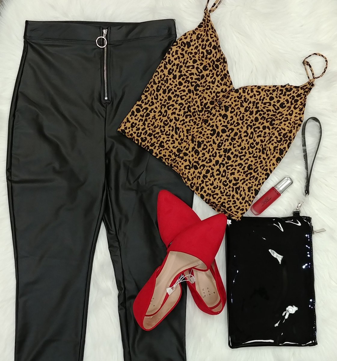 There's a̶n̶ ̶a̶p̶p̶ a dupe for that 😉
.
.
.
Want to rock the faux leather leggings, but don't want to spend $70+ on them? Well guess what... #WildFable has them and they start at $16! With the funky zipper, or just a basic high-rise, either way we're loving this sassy look 😍💄