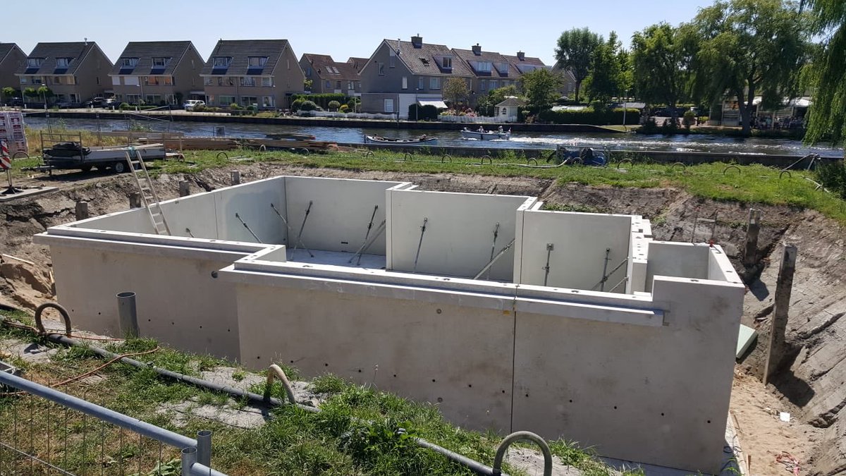 MBSgroep's tweet photo. Bikkels van https://t.co/fWsOvR7idY hebben gewoon een #woonhuiskelder geplaatst in #Oegstgeest vandaag. https://t.co/Hneb6fagdi