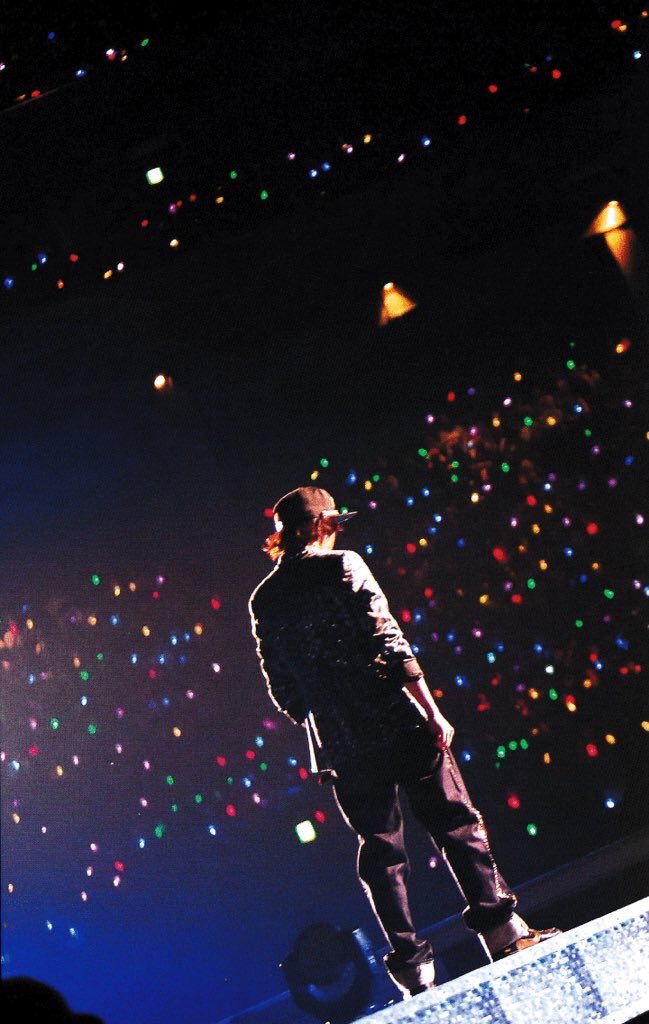 ris_hokuun's tweet photo. LIVE中の後ろ姿は最高 https://t.co/pLZ7C3qJim
