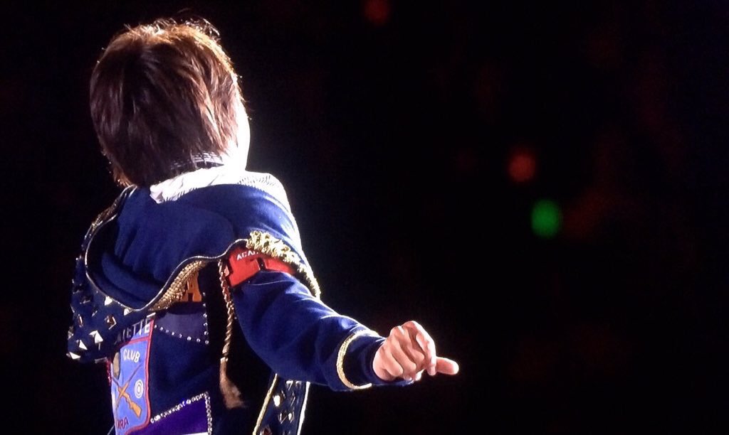 ris_hokuun's tweet photo. LIVE中の後ろ姿は最高 https://t.co/pLZ7C3qJim