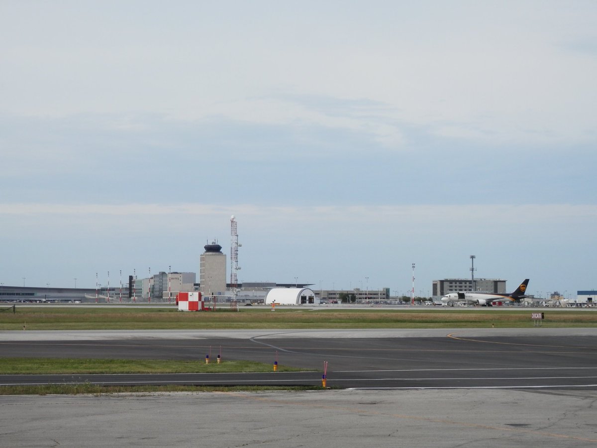 FlyCanada150's tweet photo. Yesterday evening Winnipeg International airport became #36 of 150+1 #FlyCanada150 @HopeAir https://t.co/ODTt8Ah49r