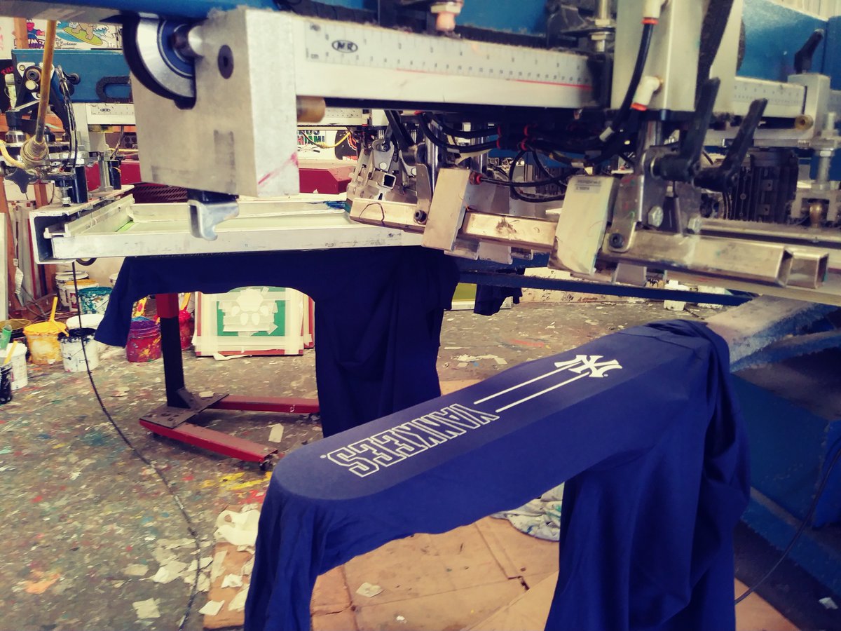 VividImagesUSA's tweet image. ⚾️@MLB @Yankees @Fanatics Hard to Believe We're Out Here, in Florida, in August, Printing Long Sleeves for the New York Yankees! #BelieveTheSleeve #DamnYankees #proudprintpartner #PlayBall #sports #NYYankees ⚾️