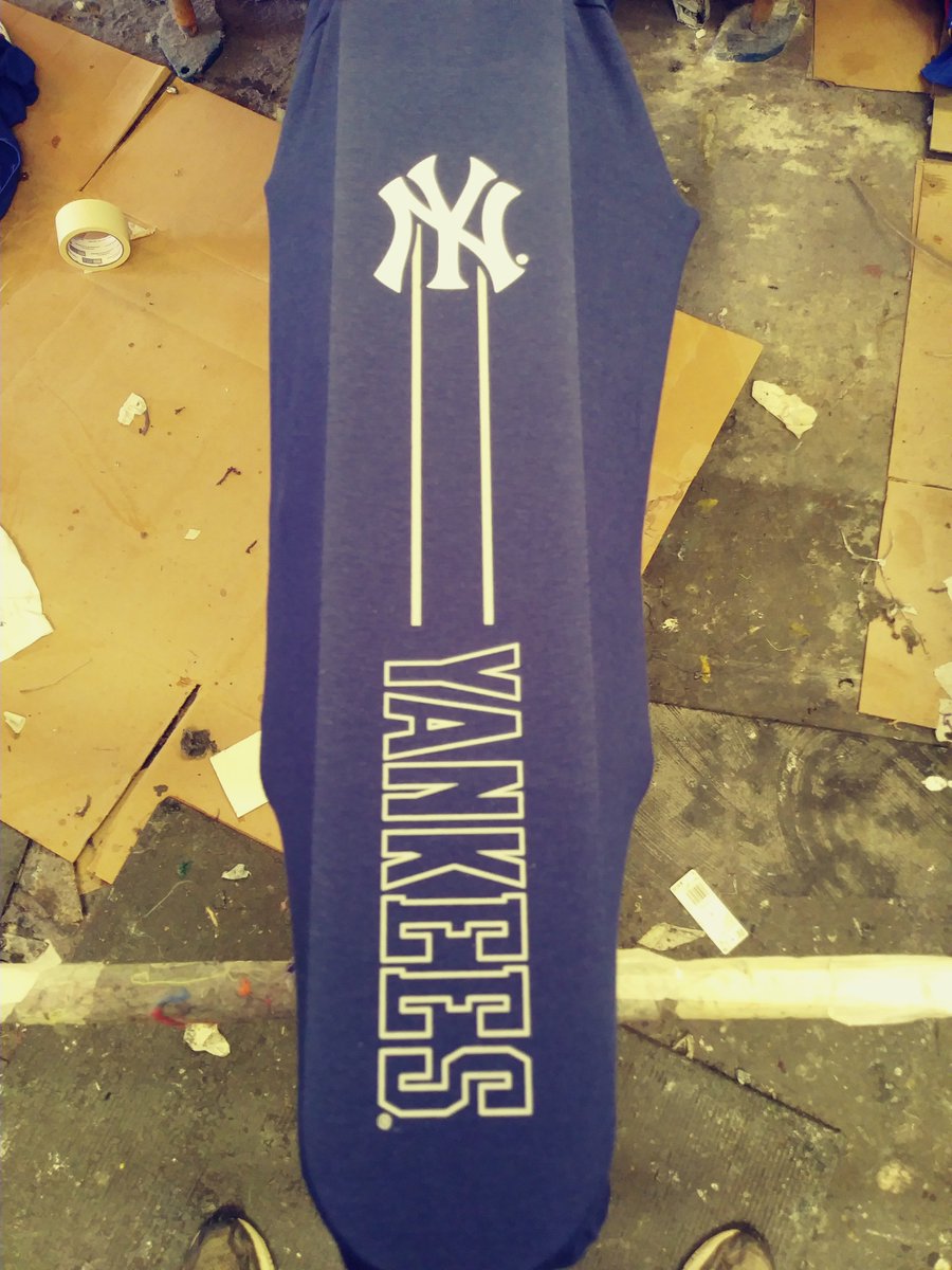 VividImagesUSA's tweet image. ⚾️@MLB @Yankees @Fanatics Hard to Believe We're Out Here, in Florida, in August, Printing Long Sleeves for the New York Yankees! #BelieveTheSleeve #DamnYankees #proudprintpartner #PlayBall #sports #NYYankees ⚾️