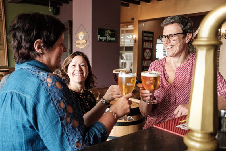 Let's have a toast! 🍻 Call your friends right now to meet up tonight, put your phone aside and enjoy your favourite beers together! Cheers to #InternationalBeerDay! 🍻