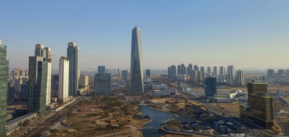 D'ici 2050, plus de 6 milliards d'humains vivront dans les #mégalopes  - partons à la découverte de ces villes futures v/ <a href="/LEXPRESS/">L'Express</a> lexpansion.lexpress.fr/actualite-econ…