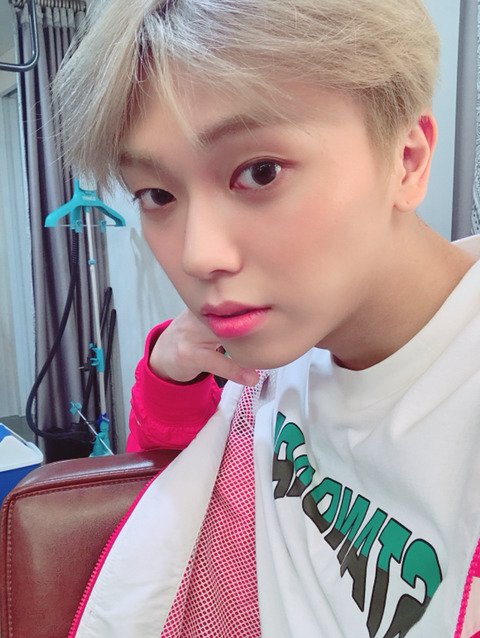 ONF7TH's tweet photo. [Fancafe #ONF] 180803
[#เอ็มเค] 1 ปี❤️

เวลาผ่านไปเร็วอย่างนี้ และพวกเราเจอกันมาครบ 1 ปีแล้วจากครั้งแรกที่เจอกัน!..
ฤดูใบไม้ผลิ, ร้อน, ใบไม้ร่วงและหนาวก็อยู่ด้วยกัน ทุกคนมีความสุขใช่ไหม?!! 

#축데뷔1주년 #온앤오프 #1YearWithONF https://t.co/dXOqRTILx7