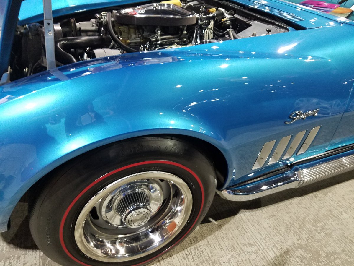 DeanVacX's tweet photo. '69 #corvette #427TriPower #MecumHarrisburg https://t.co/LleN8CDqiz