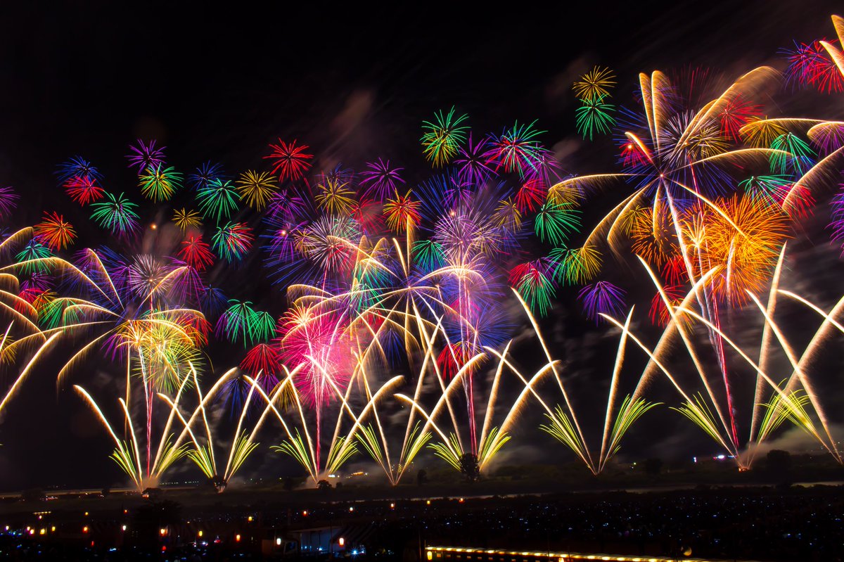 Cheee32's tweet photo. とりあえずフェニックスの部分だけ.....
さすが日本一の花火大会🎆
目に見える範囲を全て花火で覆い尽くされたの初めて。
ほんとに行ってよかった！
1枚目が自信作、笑
#長岡花火2018 #長岡まつり大花火大会 
#写真好きな人と繋がりたい #長岡花火 https://t.co/bOZ6ZUeXi8