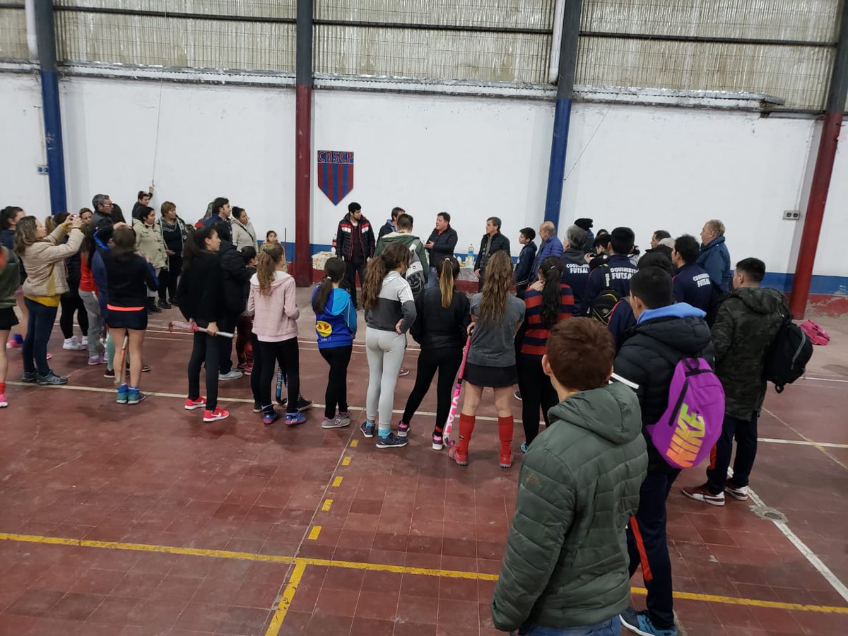 promaipu's tweet image. #Coquimbito apoyando el deporte! Hicimos entrega junto a @dragoni_sergio de material deportivo que necesitaba el #ClubPeñaflor de #Maipu Muchas gracias @stellahuczak @nachobada por su valiosa ayuda #CambiemosMaipu @ProMzaOK
