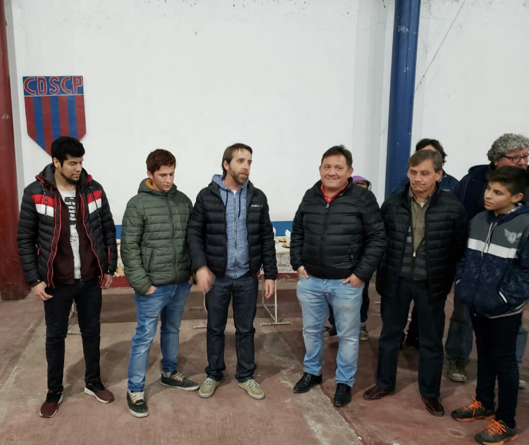 promaipu's tweet image. #Coquimbito apoyando el deporte! Hicimos entrega junto a @dragoni_sergio de material deportivo que necesitaba el #ClubPeñaflor de #Maipu Muchas gracias @stellahuczak @nachobada por su valiosa ayuda #CambiemosMaipu @ProMzaOK