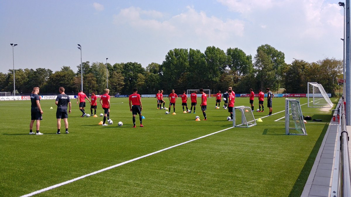 AZJeugd's tweet photo. 🔜 AZ Onder 19 treft morgen in het eerste oefenduel van de voorbereiding @KRCGenkJeugd. 🇧🇪
🏴 Dinsdag komt ook @LUFC naar Zaanstad voor een treffen met de ploeg van @RobertFr86.
ℹ️ Meer info: https://t.co/dt6Cr3GJaJ.
#azgen #azlee #azado https://t.co/syecrizVrC