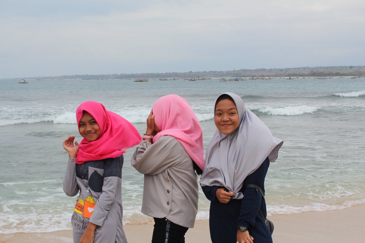OchaApril_04's tweet photo. Hy Guys
Hobby travelling?Wooww pas banget nih,,
travellingnya ke SUMBAWA saja guys
im here Pantai Labangka 2
rasanya kurang pas deh ke SUMBAWA tapi gk ke pantai ini yg mempunyai pesona gak kalah dari pantai yang ada diLOmbok atau Bali
gus thi is SUMBAWA not SUMBA it berbeda pulau https://t.co/16Y9DLBm0u