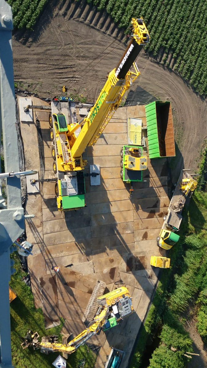vanschiegroep's tweet photo. Werken onder #hoogspanning is top! De afgelopen 3 maanden hebben we in opdracht van SPIE Nederland 22 hoogspanningsmasten geamoveerd tussen Lisserbroek en Hoofddorp. Eind september worden de laatste 4 geamoveerd #mooiwerk #vanschie #hoogspanning https://t.co/6rZspdimQB