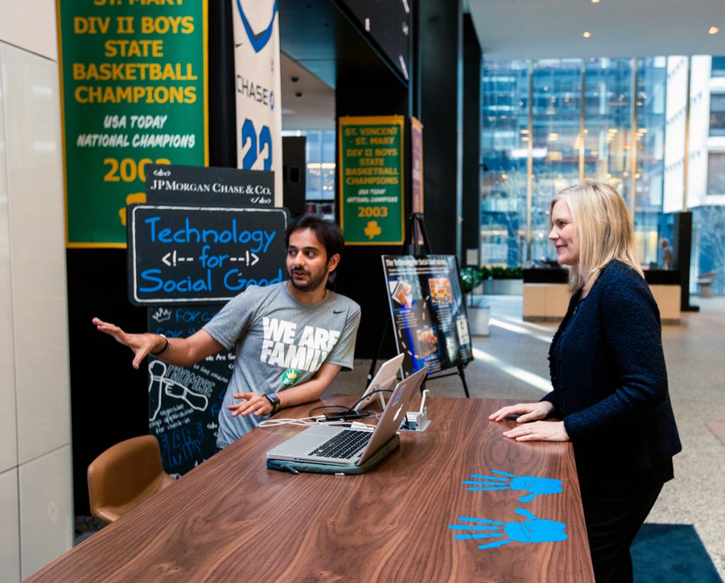 jpmorgan's tweet image. Congrats @LJFamFoundation, @KingJames and @IPROMISESchool! From the start at #CodeForGood in Columbus, to $JPM technologists building a platform for your students, we're excited to support you every step of the way.