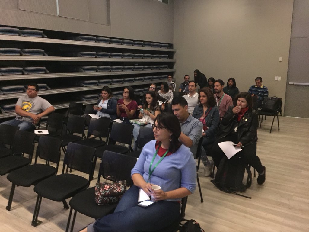 CeibaSoftware's tweet photo. En el #CeibaDevFest estamos disfrutando de la charla: Propósito personal - Inspira, conecta y trasciende con @Marcelabs1976 https://t.co/HMlPvrkrZ2