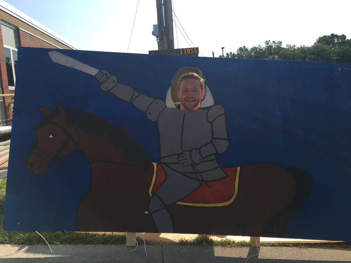 JJohnson_CPS's tweet photo. Having fun at BRE! #cpsbest #CPS_IM #beautifyBRE https://t.co/IcJHRGAWdm