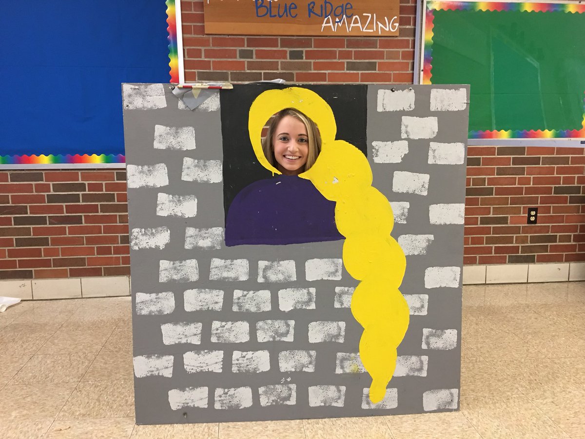 JJohnson_CPS's tweet photo. Having fun at BRE! #cpsbest #CPS_IM #beautifyBRE https://t.co/IcJHRGAWdm