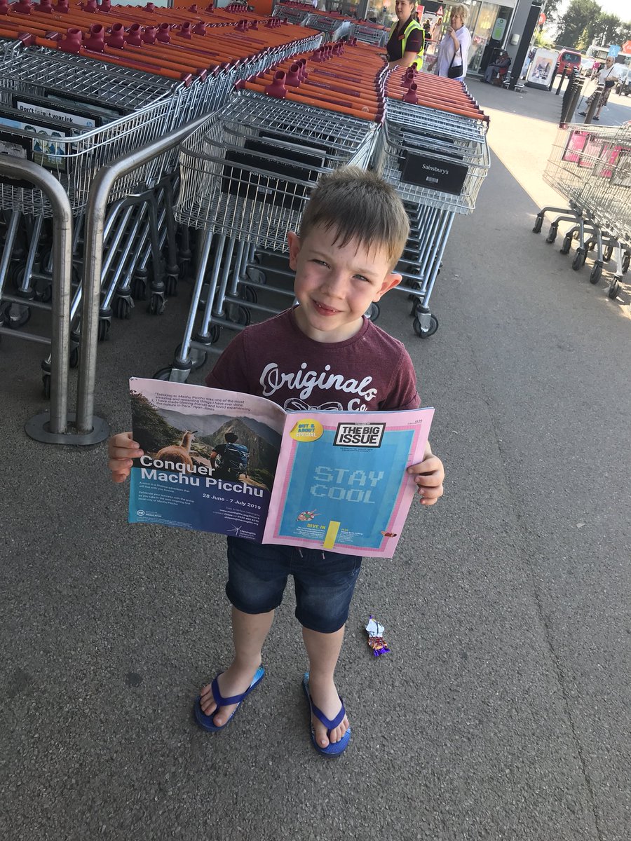 The Will-I-Am both staying cool 😎 and being cool 😎 by insisting that big grandad 👴 buy <a href="/BigIssue/">Big Issue</a> 
Have you bought a copy recently?