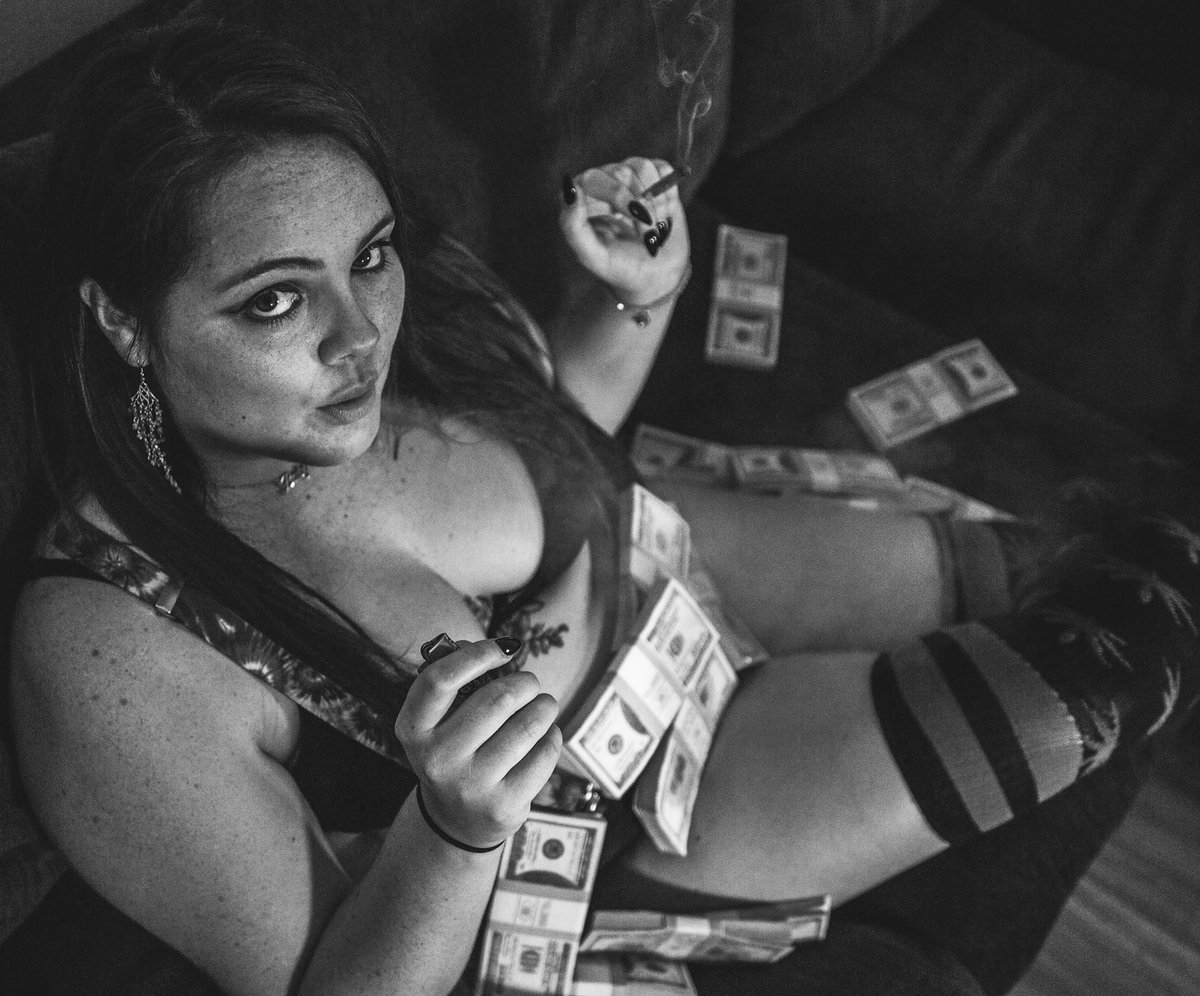 OliviaBlunt1's tweet photo. Want to see more? Follow me on Instagram! Olivia.Blunt420 😝
#420girls #420photography #420pinups #curvy #thick #thickthighs #oliviablunt420 #oliviabluntimages #oliviablunt #blunt #bluntblowin #bong #bongrips #plussizemodel #plus_isamust https://t.co/t8wSnuRwxZ