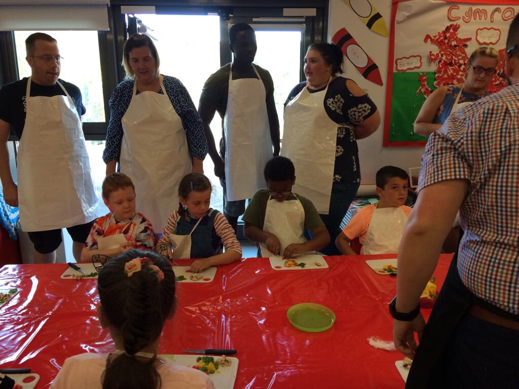 SHEPALC's tweet photo. What a wonderful end to a lovely week at #shep2018 A big thank you to all the parent who joined us today for a cooking session with Richard, we all had a great time cooking up a pasta dish with garlic bread @SHEPALC @abertillery3_16 https://t.co/1RV5cHPePe