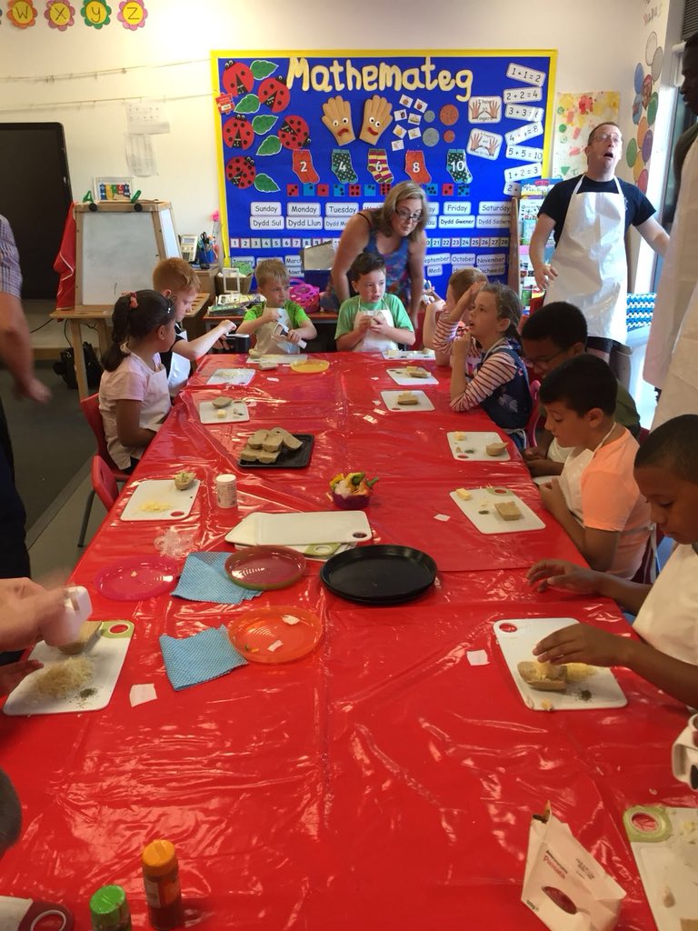 SHEPALC's tweet photo. What a wonderful end to a lovely week at #shep2018 A big thank you to all the parent who joined us today for a cooking session with Richard, we all had a great time cooking up a pasta dish with garlic bread @SHEPALC @abertillery3_16 https://t.co/1RV5cHPePe