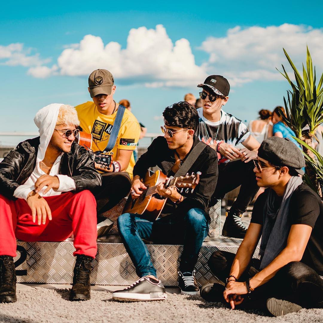 PandaMusicChile's tweet photo. Our kind of days 🤘
@CNCOmusic https://t.co/hpVpBZLUfS