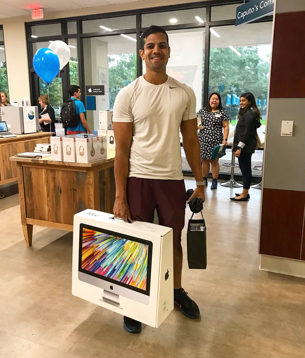 MUSC_TechStore's tweet image. Why wouldn’t you want a free pair of Beats? Our customers are taking full advantage. Buy a Mac. Get Beats. SC Tax-Free Weekend has begun!