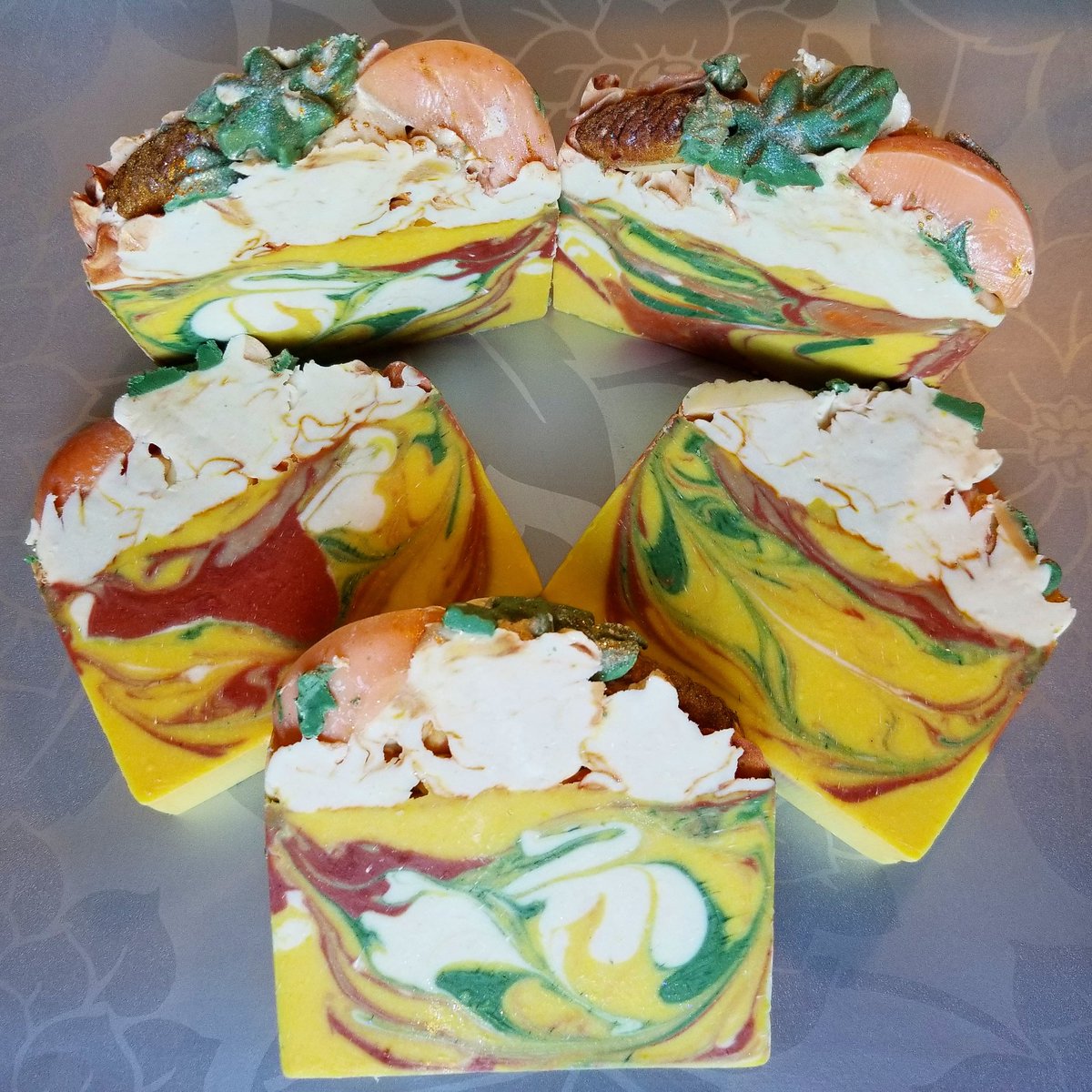 OceanBlueSC's tweet photo. #VEGAN #ALLNATURAL #HANDMADE
TROPICAL FRUIT #HandmadeSoap
Signature soaping OILS: #Oliveoil #Avocadooil #Coconutoil
Rich, luxurious BUTTERS: #SheaButter
Extra skin-loving goodies: #ColloidalOatmeal #KaolinClay #TussahSilkFiber
E-Store link https://t.co/YyasFjxHhr
#HamOnt #thesix https://t.co/cEtgChy8uO