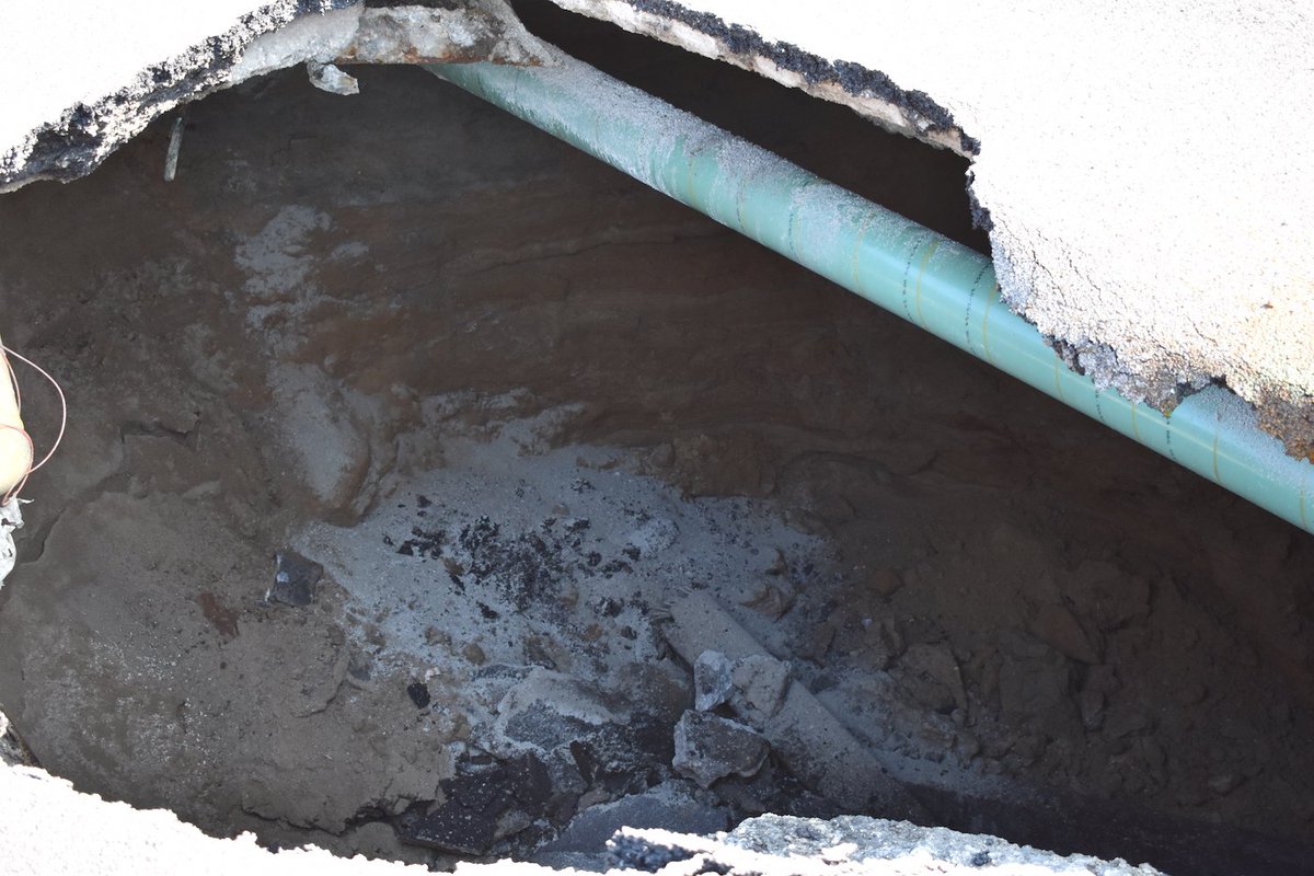 louisvillemsd's tweet photo. Work continues at the East Liberty and Baxter cave-in. The cave-in is the result of a failure in a 30-inch brick sewer line installed in 1871. Please use caution and be mindful of workers when driving through the area. #MSDatWork https://t.co/982tXmkMpV