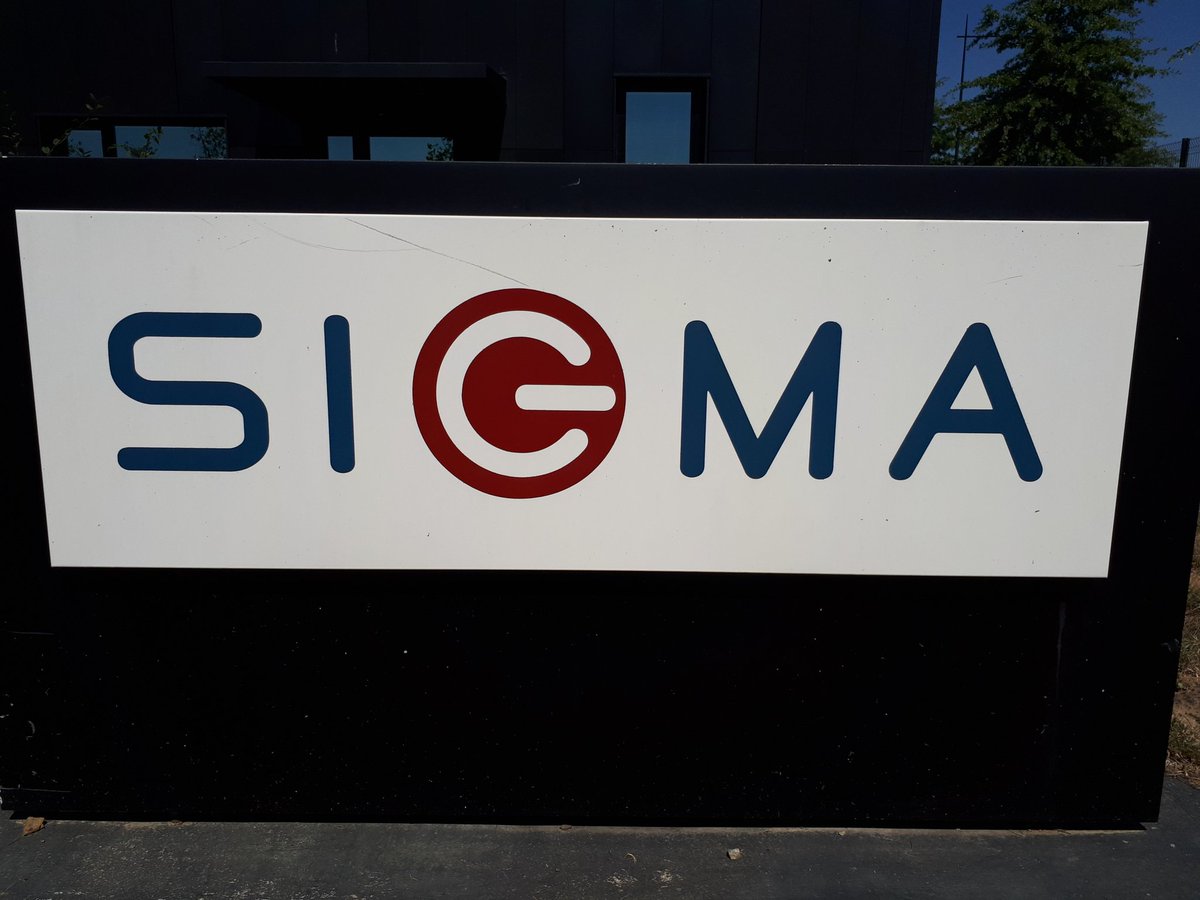 gpauwels44's tweet photo. Visite du datacenter dernière génération de @GroupeSigma proposée à nos #risr de @CesiOuest . Super occasion de découvrir un acteur IT de la région nantaise. Merci @GroupeSigma pour cette opportunité, les étudiants ont adoré ! https://t.co/UUqtezYnVq