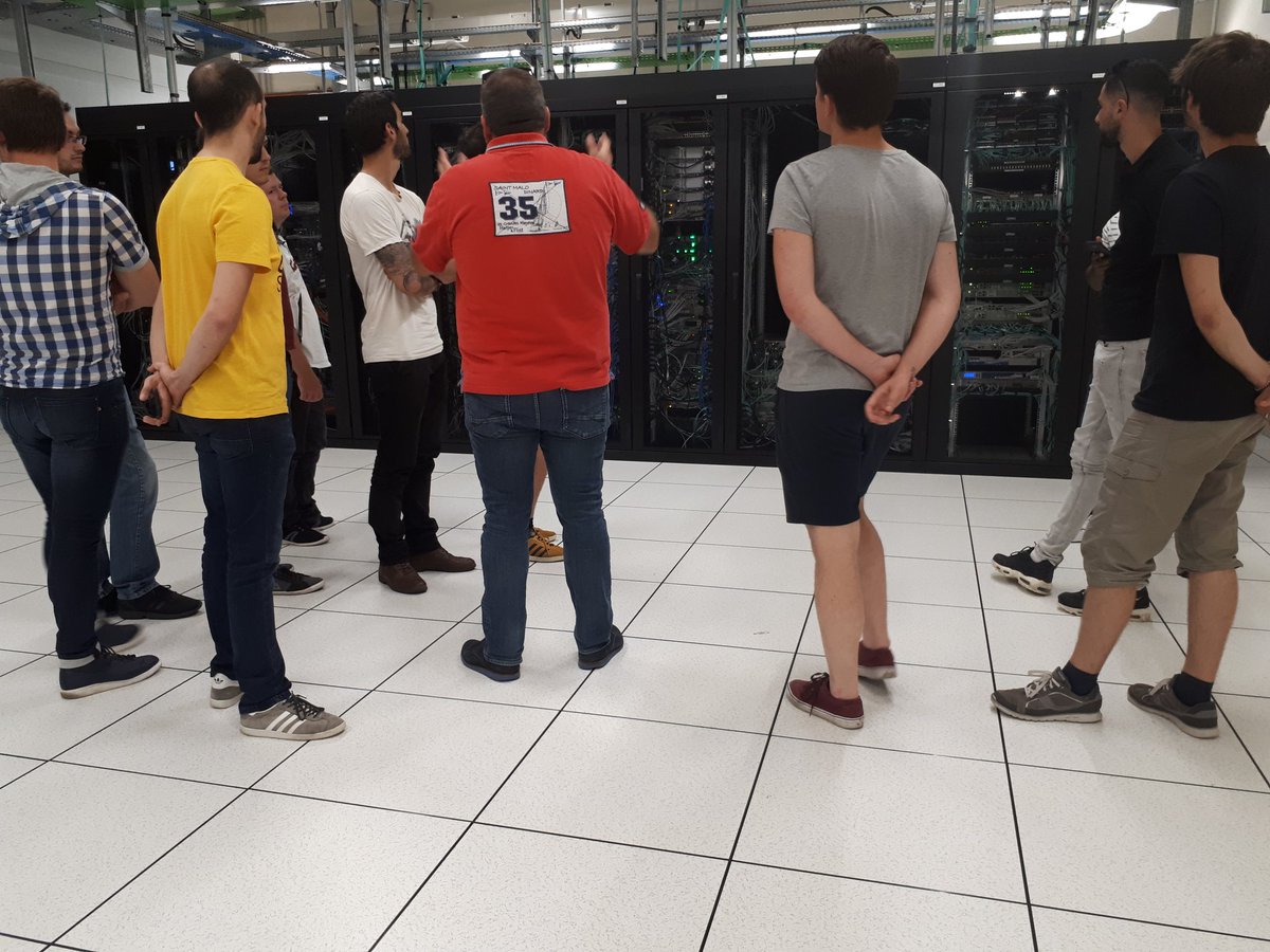 gpauwels44's tweet photo. Visite du datacenter dernière génération de @GroupeSigma proposée à nos #risr de @CesiOuest . Super occasion de découvrir un acteur IT de la région nantaise. Merci @GroupeSigma pour cette opportunité, les étudiants ont adoré ! https://t.co/UUqtezYnVq