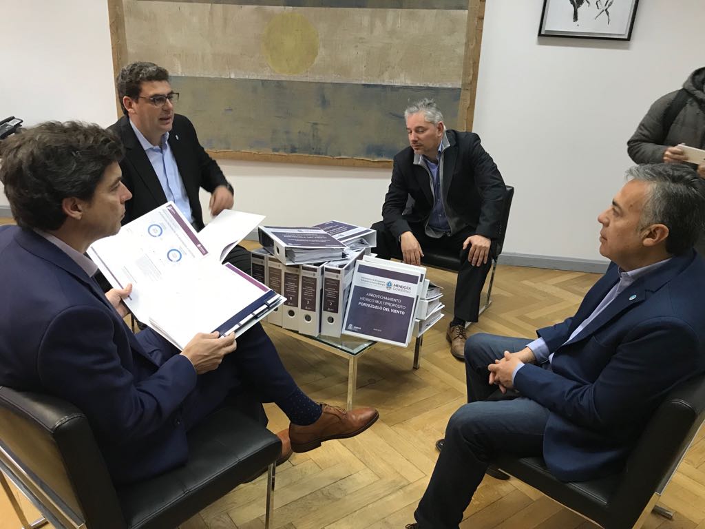 alfredocornejo's tweet photo. Hoy entregamos el proyecto definitivo de Portezuelo del Viento. Ahora resta que se llame a licitación y se adjudique https://t.co/Pq4Kpnh9gu