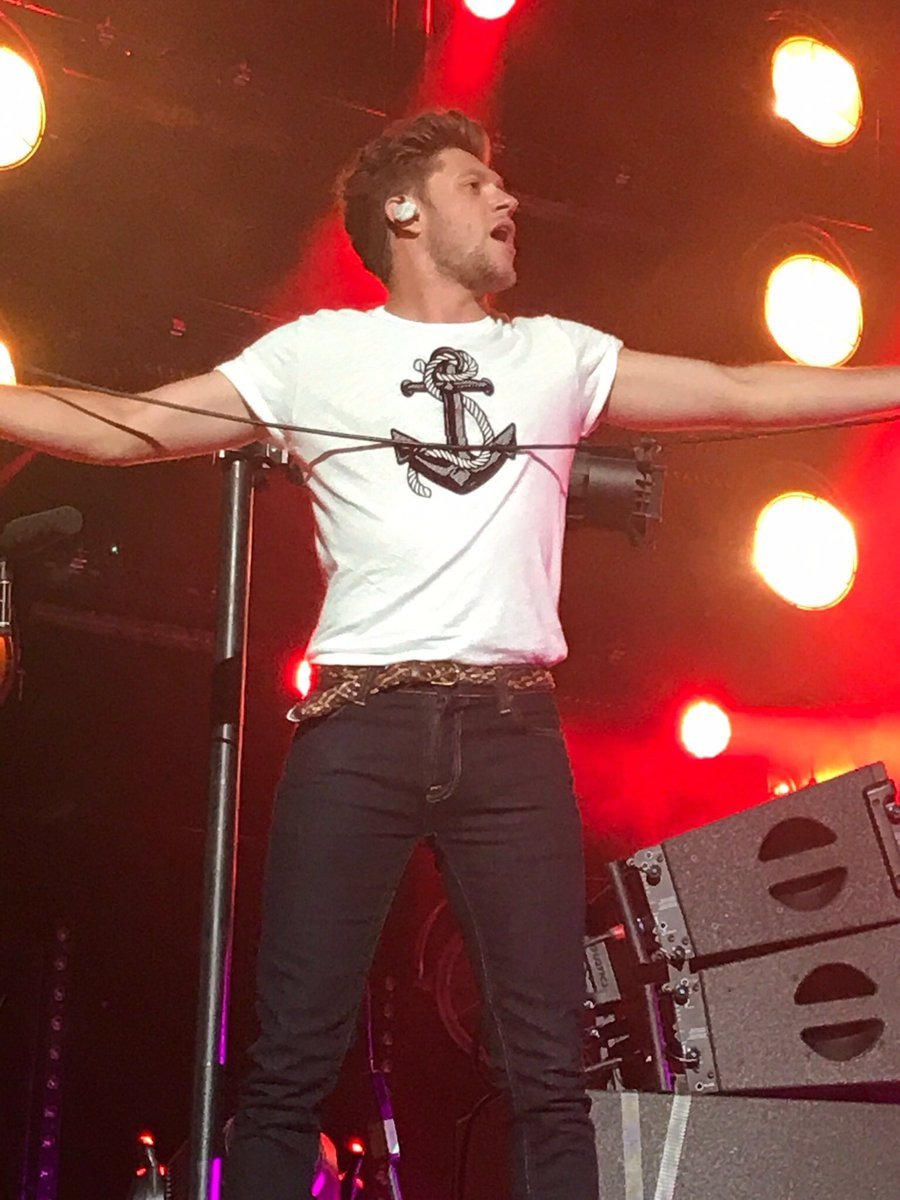 lwtyleshome's tweet photo. "Harry and Louis' tattoos don't go together"

Niall Horan, an intellectual: https://t.co/BebZ0IddjD