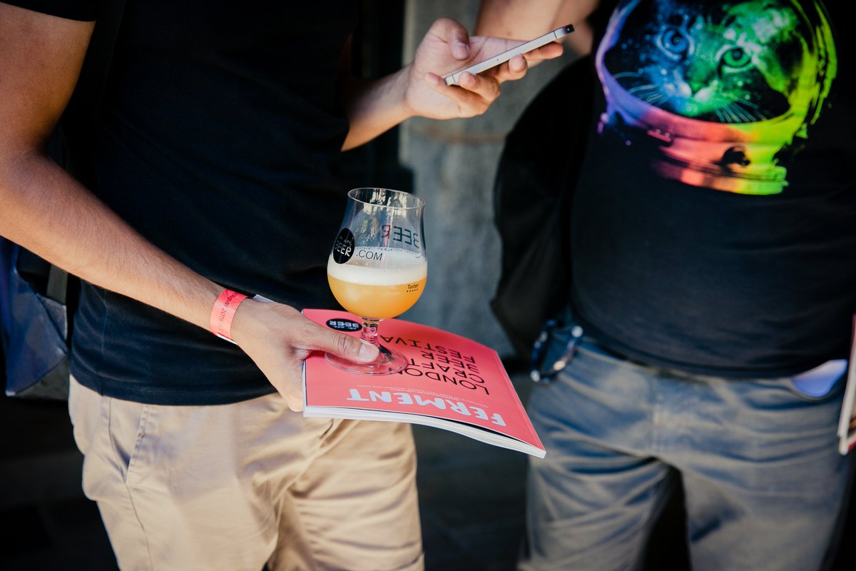 KatCiemiegaArt's tweet photo. People enjoying themselves a lot today at the @LCBFestival in @TobaccoDockLon with 60+ international breweries, food and talks on the industry. @weare_BEER @QueerBeerBrewCo #craftbeer #craftbeerfestival #LCBF2018 #eventdocumentary https://t.co/MiwhqNS6Ob